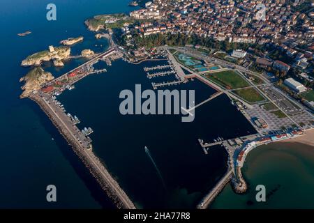 Drohnenschießen das Schloss sile und seine Umgebung, sile, istanbul, türkei Stockfoto