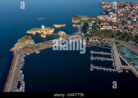 Drohnenschießen das Schloss sile und seine Umgebung, sile, istanbul, türkei Stockfoto