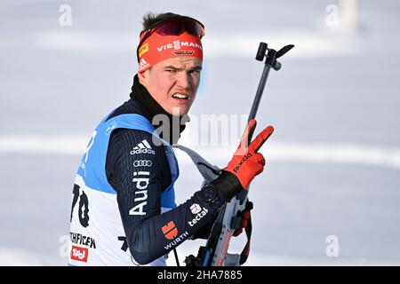 Philipp HORN (GER), auf dem Schießstand, Geste, Aktion, Einzelbild, getrimmtes Einzelmotiv, Portrait, Portrait, Portrait. IBU Biathlon Weltcup in Hochfilzen 10 km Sprint der Männer am 10th. Dezember 2021. In Hochfilzen / Pillersee, Saison 2021/21. Stockfoto