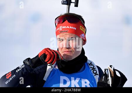 Philipp HORN (GER), auf dem Schießstand, Action, Einzelbild, Einzelmotiv beschnitten, Porträt, Hochformat, Hochformat. IBU Biathlon Weltcup in Hochfilzen 10 km Sprint der Männer am 10th. Dezember 2021. In Hochfilzen / Pillersee, Saison 2021/21. Stockfoto
