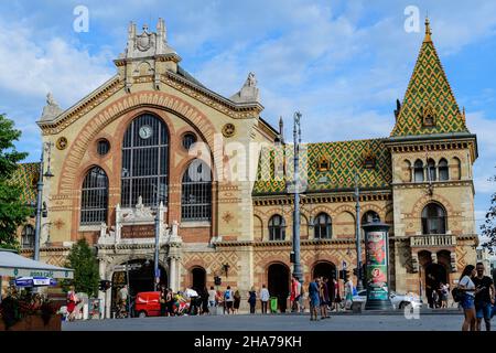 Budapest, Ungarn, 6. August 2019: Historisches Gebäude der zentralen Markthalle (Nagy Vásárcsarnok), größte und älteste Indoor-Markt in Budapest, lokalisieren Stockfoto