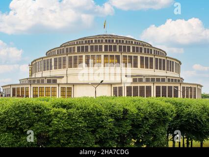 Die Centennial Hall, die wegen ihrer einzigartigen Architektur zum UNESCO-Weltkulturerbe gehört, ist das wichtigste Wahrzeichen von Breslau. Hier insbesondere die äußere Form Stockfoto