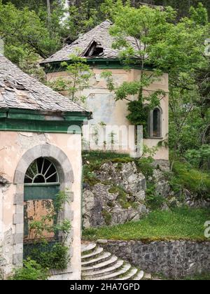 Verlassene alte Gebäude im Spa Panticosa (Baños de Panticosa), Valle de Tena, Huesca Aragon, Spanien Stockfoto