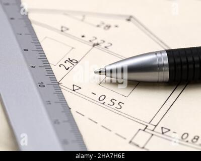 Architekturplan eines Hauses mit Stift und Lineal, Nahaufnahme Stockfoto