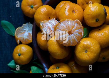 Baby Orange Santang Madu ist eine Art Orange aus China mit einem süßen Geschmack und verlockenden Aroma. Diese Frucht wird oft während des chinesischen Neujahrs ce verzehrt Stockfoto