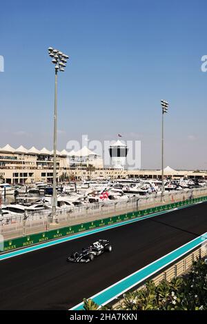 Abu Dhabi, Abu Dhabi. 11th Dez 2021. Yuki Tsunoda (JPN) AlphaTauri AT02. Abu Dhabi Grand Prix, Samstag, 11th. Dezember 2021. Yas Marina Circuit, Abu Dhabi, VAE. Quelle: James Moy/Alamy Live News Stockfoto