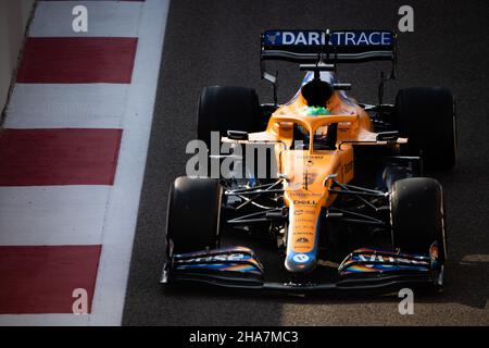 Abu Dhabi, Abu Dhabi. 11th Dez 2021. Daniel Ricciardo (AUS) McLaren MCL35M. Abu Dhabi Grand Prix, Samstag, 11th. Dezember 2021. Yas Marina Circuit, Abu Dhabi, VAE. Quelle: James Moy/Alamy Live News Stockfoto