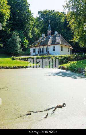 Vordingborg: Liselund Landschaftspark, Gammel Slot (Alter Palast, altes Herrenhaus), Teich, Ente, Enten, Enten, Enten, In Liselund, Moen, Dänemark Stockfoto