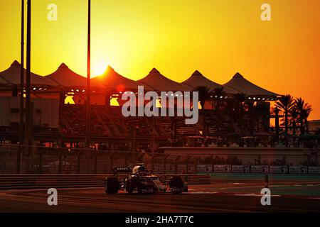 Abu Dhabi, Abu Dhabi. 11th Dez 2021. Pierre Gasly (FRA) AlphaTauri AT02. Abu Dhabi Grand Prix, Samstag, 11th. Dezember 2021. Yas Marina Circuit, Abu Dhabi, VAE. Quelle: James Moy/Alamy Live News Stockfoto