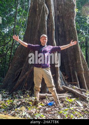 Selva, Peru - Sep, 201t: Trekking im Amzon Regenwald. Amazonas-Dschungel - grüne Lungen der Welt. Brasilien. Peru. Kolumbien, Amazonien. Südamerika Stockfoto