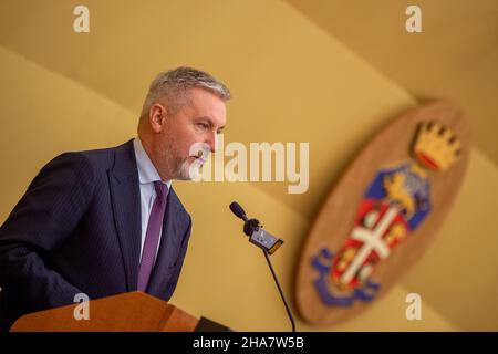 Cittaducale, Italien. 10th Dez 2021. Verteidigungsminister Lorenzo Guerini spricht während seines Besuchs in der Carabinieri Forstschule in Cittaducale, Italien, am 10 2021. Dezember. (Foto: Riccardo Fabi/Pacific Press/Sipa USA) Quelle: SIPA USA/Alamy Live News Stockfoto