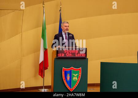 Cittaducale, Italien. 10th Dez 2021. Verteidigungsminister Lorenzo Guerini spricht während seines Besuchs in der Carabinieri Forstschule in Cittaducale, Italien, am 10 2021. Dezember. (Foto: Riccardo Fabi/Pacific Press/Sipa USA) Quelle: SIPA USA/Alamy Live News Stockfoto