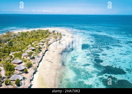 Luftaufnahme von Prison Island, Sansibar, Tansania, in der Nähe von Stone Town, mit umliegender Strand und Booten. Getöntes Bild. Stockfoto