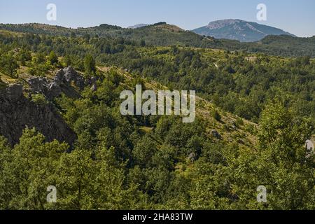 Wunderschöne atemberaubende Landschaft des Pollino Nationalparks, ein weites Naturschutzgebiet in Basilikata und Kalabrien, italienischen Regionen. Ideale Sicht für contempl Stockfoto