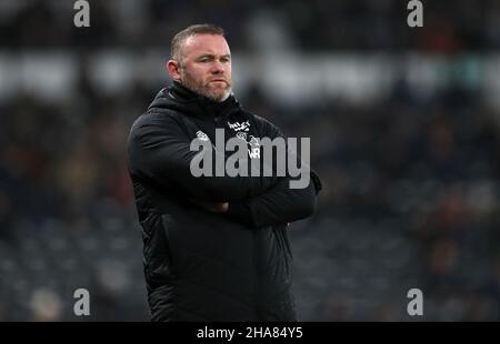 Derby County-Manager Wayne Rooney auf der Touchline während des Sky Bet Championship-Spiels im Pride Park Stadium, Derby. Bilddatum: Samstag, 11. Dezember 2021. Stockfoto