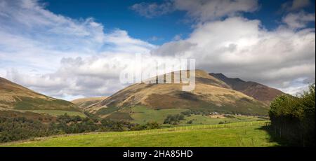 UK, Cumbria, Allerdale, Keswick, Blencathra ‘Saddleback’ von Castlerigg, Panorama Stockfoto