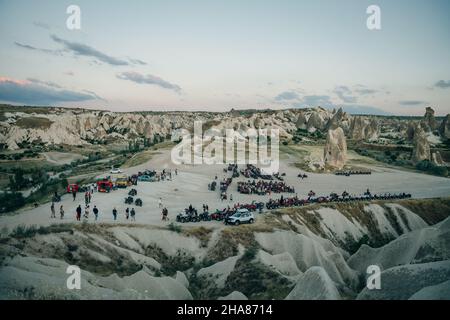 Rose Valley Goreme Cappadocia Türkei bei Sonnenuntergang. Hochwertige Fotos Stockfoto