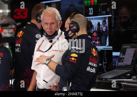 11th. Dezember 2021; Yas Marina Circuit, Abu Dhabi, Vereinigte Arabische Emirate: FIA Abu Dhabi F1 Grand Prix Qualifikationstag: Helmut Marko Stockfoto