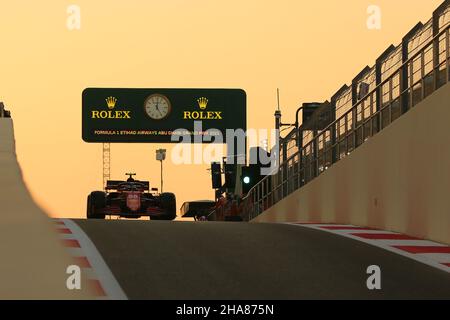 11th. Dezember 2021; Yas Marina Circuit, Abu Dhabi, Vereinigte Arabische Emirate: FIA Abu Dhabi F1 Grand Prix Qualifikationstag: Ferrari Mission winnow, Carlos Sainz Stockfoto