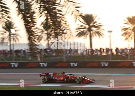 11th. Dezember 2021; Yas Marina Circuit, Abu Dhabi, Vereinigte Arabische Emirate: FIA Abu Dhabi F1 Grand Prix Qualifikationstag: Scuderia Ferrari Mission winnow, Carlos Sainz Stockfoto