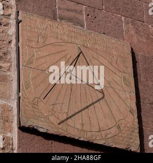 Sonnenuhr aus dem 18th. Jahrhundert an der Kathedrale von Frejus, Frejús, Departement Var, Region Provence-Alpes-Côte d'Azur, Frankreich Stockfoto