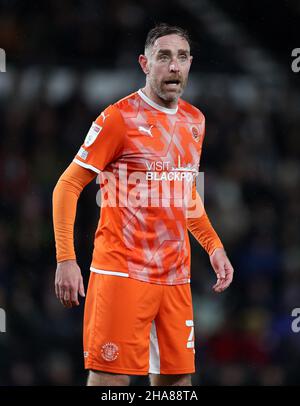 Richard Keogh von Blackpool während des Sky Bet Championship-Spiels im Pride Park Stadium, Derby. Bilddatum: Samstag, 11. Dezember 2021. Stockfoto