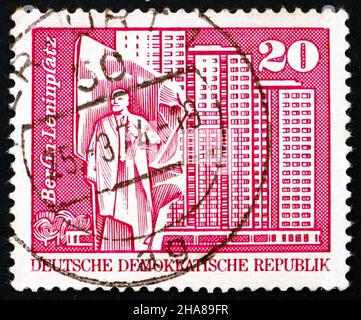 DDR - UM 1973: Eine in der DDR gedruckte Briefmarke zeigt die Lenin-Statue auf dem Leninplatz, heute Platz der Vereinten Nationen, Berlin, um 1973 Stockfoto