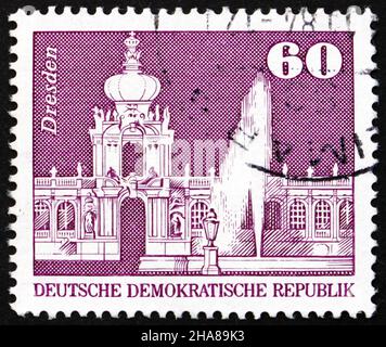 DDR - UM 1974: Eine in der DDR gedruckte Briefmarke zeigt das Zwinger-Schloss, Dresden, um 1974 Stockfoto