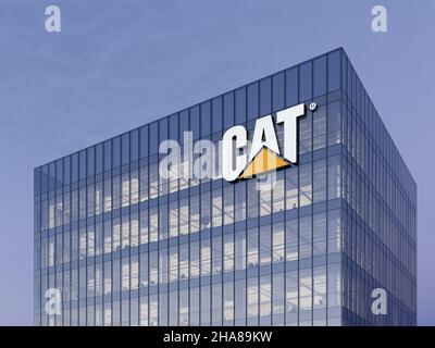 Deerfield, IL, USA. 8. Juli 2021. Nur zur redaktionellen Verwendung, 3D CGI. CAT Holding Signage Logo Top Glass Building. Arbeitsplatz von Caterpillar Construction Machi Stockfoto