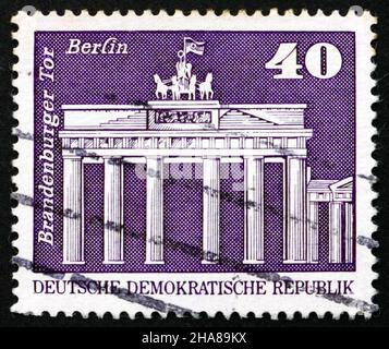 DDR - UM 1973: Eine in der DDR gedruckte Briefmarke zeigt das Brandenburger Tor, Berlin, um 1973 Stockfoto