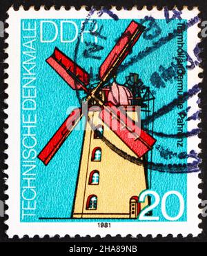 DDR - UM 1981: Eine in der DDR gedruckte Briefmarke zeigt Windmill, Pahrenz, Deutschland, um 1981 Stockfoto