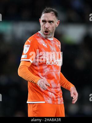 Richard Keogh von Blackpool während des Sky Bet Championship-Spiels im Pride Park Stadium, Derby. Bilddatum: Samstag, 11. Dezember 2021. Stockfoto