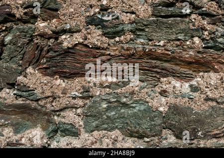 Dekorative Oberfläche aus altem Holz und Steinen Stockfoto