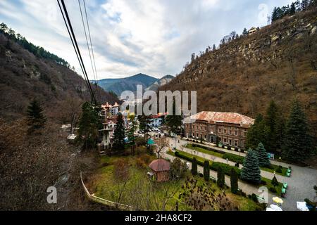 Berühmter Park in City-Resort mit Mineralwasser Quellen Borjomi in den Bergen von Georgien Stockfoto