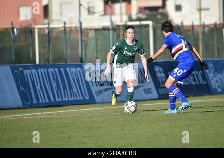 Verona, Italien. 11th Dez 2021. Veronica Pasini (Verona) während Hellas Verona Women vs UC Sampdoria, Italienischer Fußball Serie A Frauenspiel in Verona, Italien, Dezember 11 2021 Credit: Independent Photo Agency/Alamy Live News Stockfoto