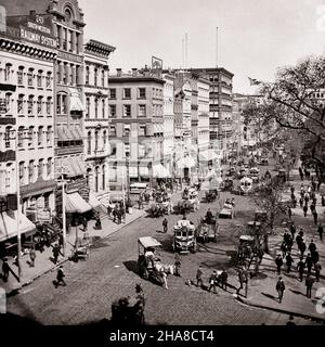 1890S FUSSGÄNGER, PFERDEWAGEN UND OMNIBUSSE IN DER INNENSTADT DES UNTEREN BROADWAY GEGENÜBER VOM CITY HALL PARK MIT BLICK AUF NORTH NYC USA - O3538 HAR001 HARS COPY SPACE LOWER SCENIC SHOPS VEREINIGTE STAATEN VON AMERIKA GEBÄUDE FUSSGÄNGER RÄDER TRANSPORT B&W NORTH AMERICA SHOPPER IN DER INNENSTADT NORDAMERIKANISCHER KÄUFER STRUKTURIEREN SÄUGETIERE HOCHWINKEL-IMMOBILIEN UND AUFREGUNG AUSSENFORTSCHRITT PFERDEGEZOGENE GELEGENHEIT NYC BESCHÄFTIGT POLITIK GESCHÄFTE REAL IMMOBILIEN NEW YORK STRUKTUREN ÜBER STÄDTE USA WAGEN GEBÄUDE BLICK NORTH NEW YORK CITY BROADWAY HANDEL ZUSAMMENARBEIT WACHSTUM SÄUGETIER SCHWARZ UND WEISSE UNTERNEHMEN Stockfoto