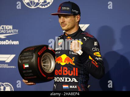 VERSTAPPEN Max (NED), Red Bull Racing Honda RB16B, Portrait Pole Position Award pirelli während des Formel 1 Etihad Airways Abu Dhabi Grand Prix 2021, 22th Lauf der FIA Formel 1 Weltmeisterschaft 2021 vom 10. Bis 12. Dezember 2021 auf dem Yas Marina Circuit, in Yas Island, Abu Dhabi - Foto DPPI Stockfoto