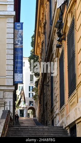 Blick auf die Salita di San Francesco, ein Aufstieg mit Stufen in der Altstadt, UNESCO-Weltkulturerbe, Genua, Ligurien, Italien Stockfoto