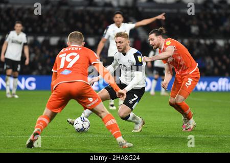 DERBY, GBR. DEZ 11th Kamil Jozwiak von Derby County während des Sky Bet Championship-Spiels zwischen Derby County und Blackpool im Pride Park, Derby am Samstag, 11th. Dezember 2021. (Kredit: Jon Hobley | MI News) Kredit: MI Nachrichten & Sport /Alamy Live News Stockfoto