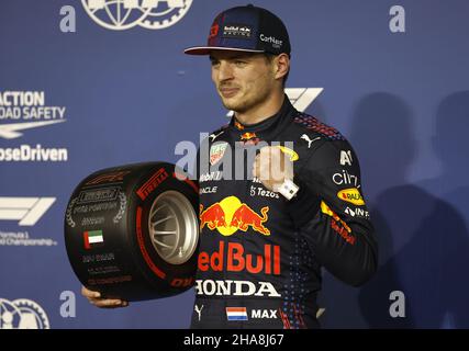 VERSTAPPEN Max (NED), Red Bull Racing Honda RB16B, Portrait Pole Position Award pirelli während des Formel 1 Etihad Airways Abu Dhabi Grand Prix 2021, 22th Lauf der FIA Formel 1 Weltmeisterschaft 2021 vom 10. Bis 12. Dezember 2021 auf dem Yas Marina Circuit, in Yas Island, Abu Dhabi - Foto: Dppi/DPPI/LiveMedia Stockfoto