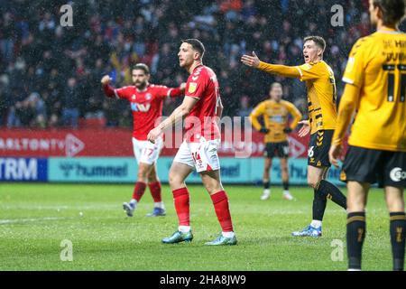 LONDON, GBR. DEZ 11th Conor Washington von Charlton Athletic feiert sein Tor während des Spiels der Sky Bet League 1 zwischen Charlton Athletic und Cambridge United am Samstag, dem 11th. Dezember 2021 im The Valley, London. (Kredit: Tom West | MI News) Kredit: MI Nachrichten & Sport /Alamy Live News Stockfoto