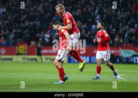 LONDON, GBR. DEZ 11th Conor Washington von Charlton Athletic feiert sein Tor während des Spiels der Sky Bet League 1 zwischen Charlton Athletic und Cambridge United am Samstag, dem 11th. Dezember 2021 im The Valley, London. (Kredit: Tom West | MI News) Kredit: MI Nachrichten & Sport /Alamy Live News Stockfoto