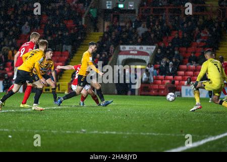 LONDON, GBR. DEZ 11th Conor Washington von Charlton Athletic erzielt am Samstag, dem 11th. Dezember 2021, im Sky Bet League 1-Spiel zwischen Charlton Athletic und Cambridge United im Londoner Valley das zweite Tor für sein Team. (Kredit: Tom West | MI News) Kredit: MI Nachrichten & Sport /Alamy Live News Stockfoto