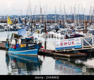 Trawler und Fischerboote in Brixham Harbour, Devon.England Stockfoto