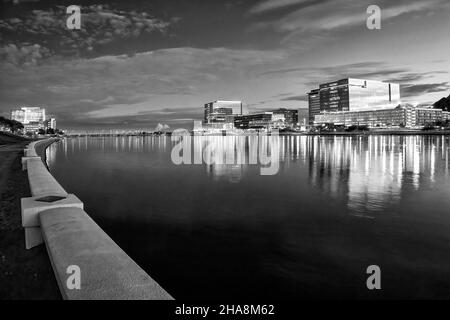 Dämmerung am Tempe Town Lake in Tempe, Azrizona Stockfoto