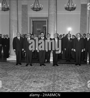 Warszawa, 1969-11-17. Na zaproszenie Polskiej Zjednoczonej Partii Robotniczej (PZPR), Rady Pañstwa i rz¹du PRL przyby³a do Polski 17 listopada 1969 r. partyjno-rz¹dowa delegacja Arabskiej Republiki Syryjskiej. Delegacji przewodniczy³ sekretarz generalny Partii Socjalistycznego Odrodzenia Arabskiego (BASS) Nureddin Atassi, szef pañstwa i rz¹du syryjskiego. Wieczorem w siedzibie Urzêdu Rady Ministrów na czeœæ N. Atassiego zosta³o wydane przyjêcie. Uczestniczyli w nim czo³owi politycy polscy m.in. I sekretarz KC PZPR W³adys³aw Gomu³ka, prezes Rady Ministrów Józef Cyrankiewicz i przewodnicz¹cy Rad Stockfoto