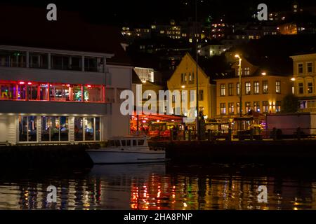 Bergen Stadt in Norwegen bei Nacht Stockfoto