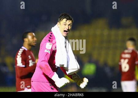 EnviroVent Stadium, Harrogate, England - 11th. Dezember 2021 Liam Roberts Torhüter von Northampton glücklich nach dem Sieg heute - während des Spiels Harrogate gegen Northampton, EFL League 2, 2021/22, im EnviroVent Stadium, Harrogate, England - 11th. Dezember 2021 Credit: Arthur Haigh/WhiteRosePhotos/Alamy Live News Stockfoto