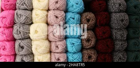 Colorful knitting yarns lined up on the shelf. They are generally used for knitting cardigans and vests. Stockfoto