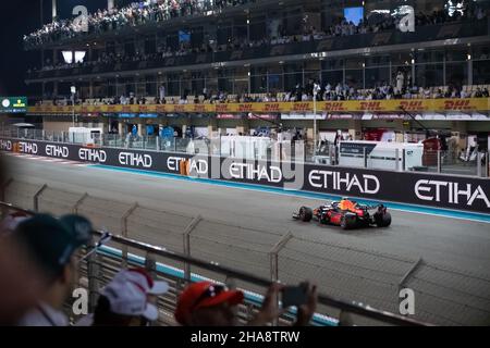 ABU DHABI, VEREINIGTE ARABISCHE EMIRATE - DEZEMBER 11: Max Verstappen, Redbull beim Grand Prix von Abu Dhabi F1 auf dem Yas Marina Circuit (33) Stockfoto